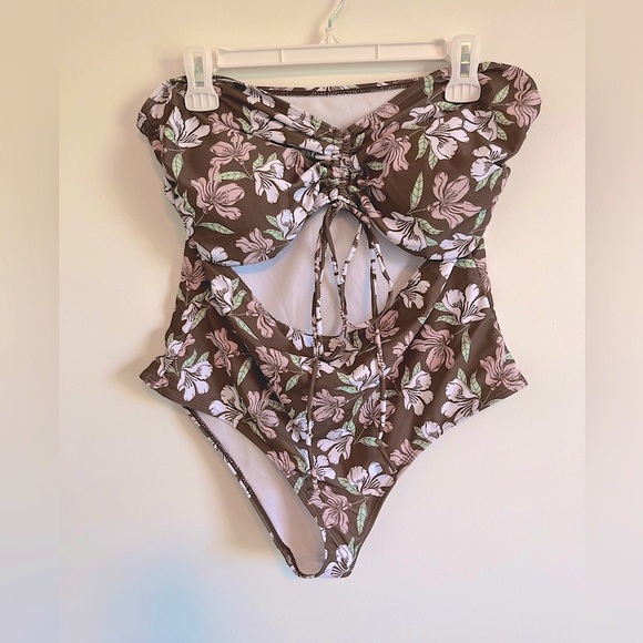 NWOT SHEIN Hawaiian Floral Print Strapless One Piece Swimsuit Bathing Suit - Picture 1 of 7
